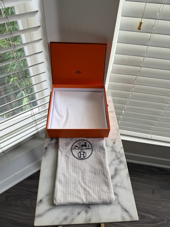 Authentic Hermès Gifting Set Orange Box 7.5" x 7.5” Tissue Paper Dustbag 13"x6" - Picture 5 of 9
